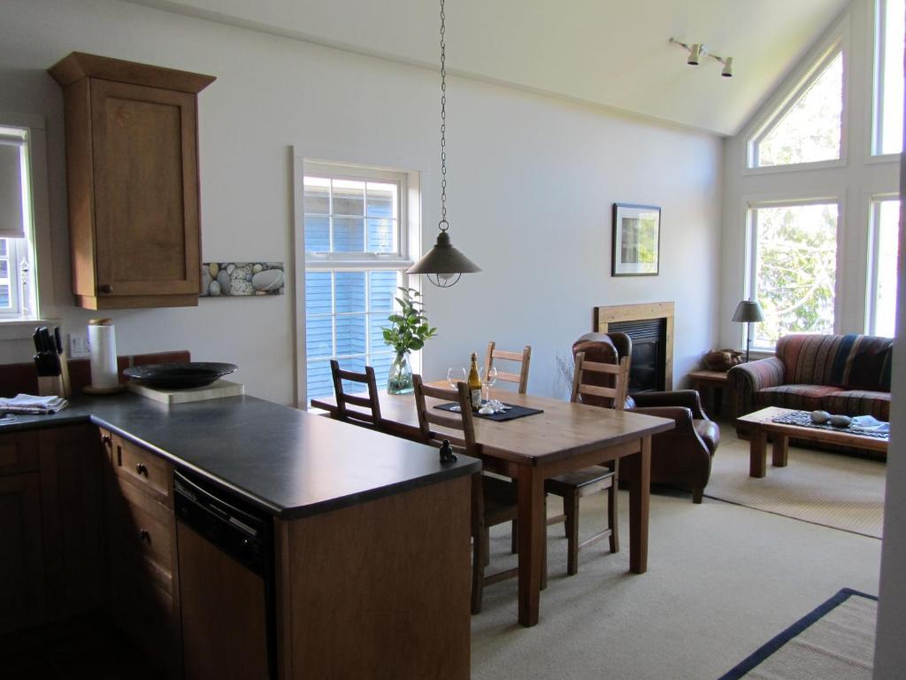 203 At Water'S Edge Apartment Ucluelet Bilik gambar