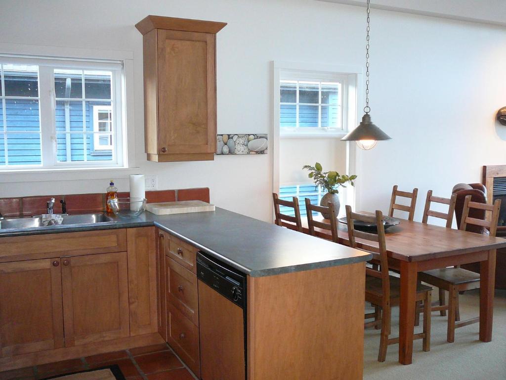 203 At Water'S Edge Apartment Ucluelet Bilik gambar